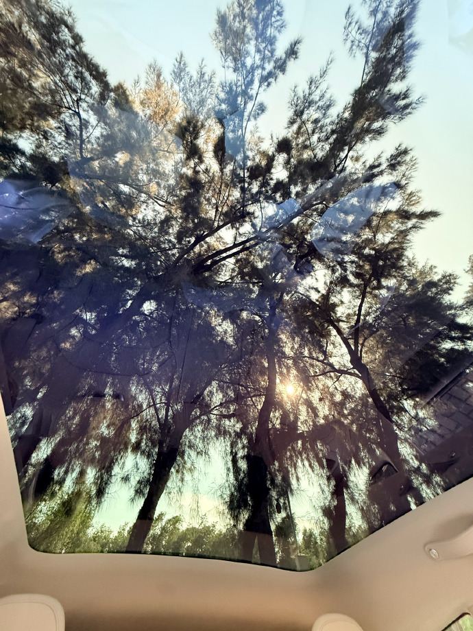昨天和一起出去就在说，尚界Z7的这个全景天窗好通透啊，遇到这种风景好的地方，就想