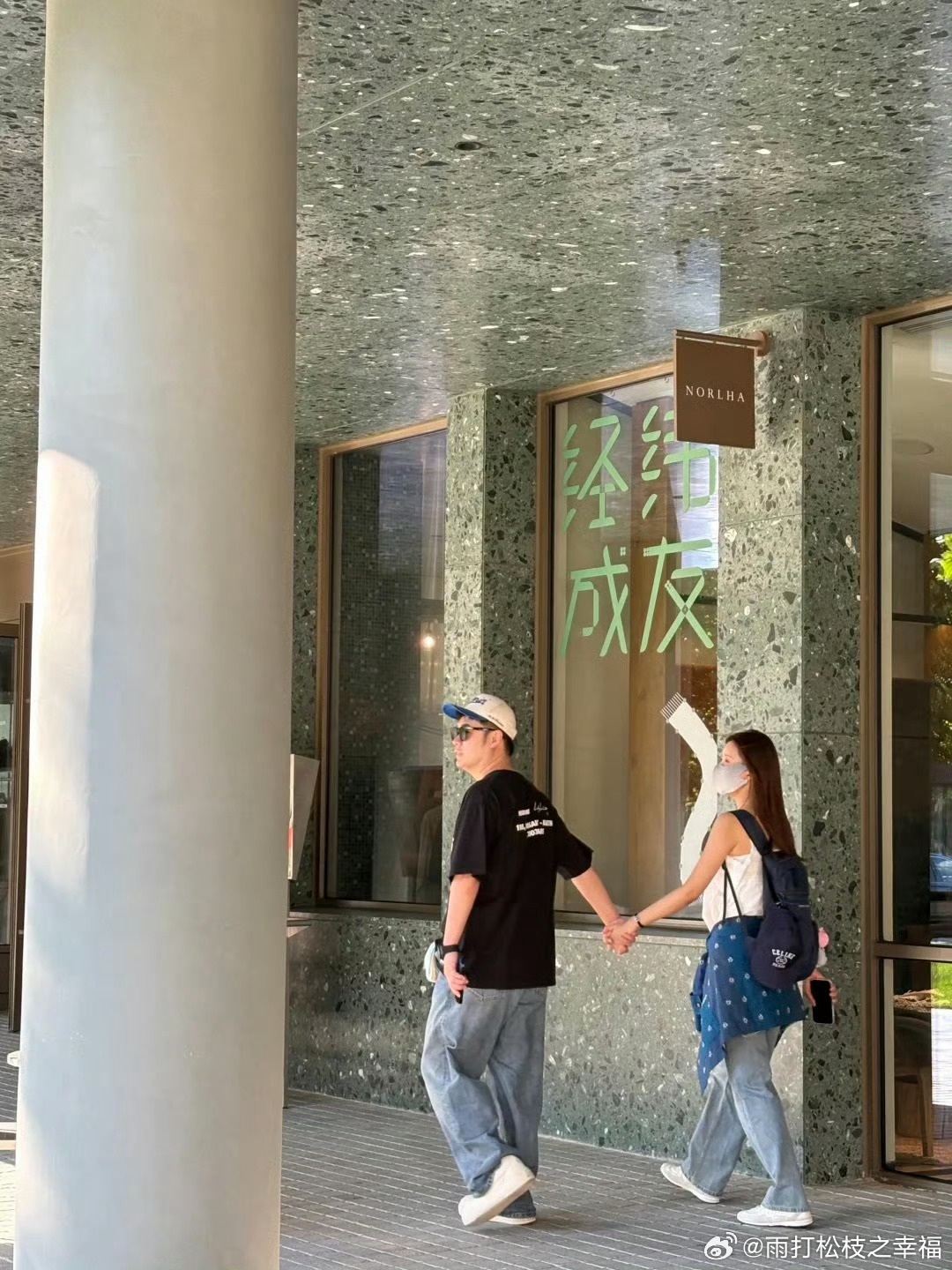 陈赫张子萱手牵手网友在阿那亚偶遇陈赫张子萱牵手散步，两人互动甜蜜大方，和早年合照