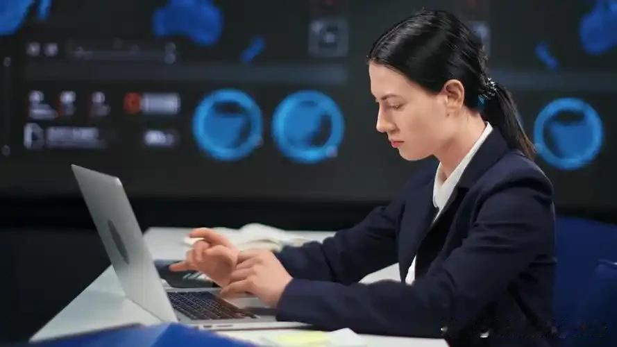 上班能让我们有规律的生活习惯，能让我们处于这个世界上有一种价值，一种对自身的定位