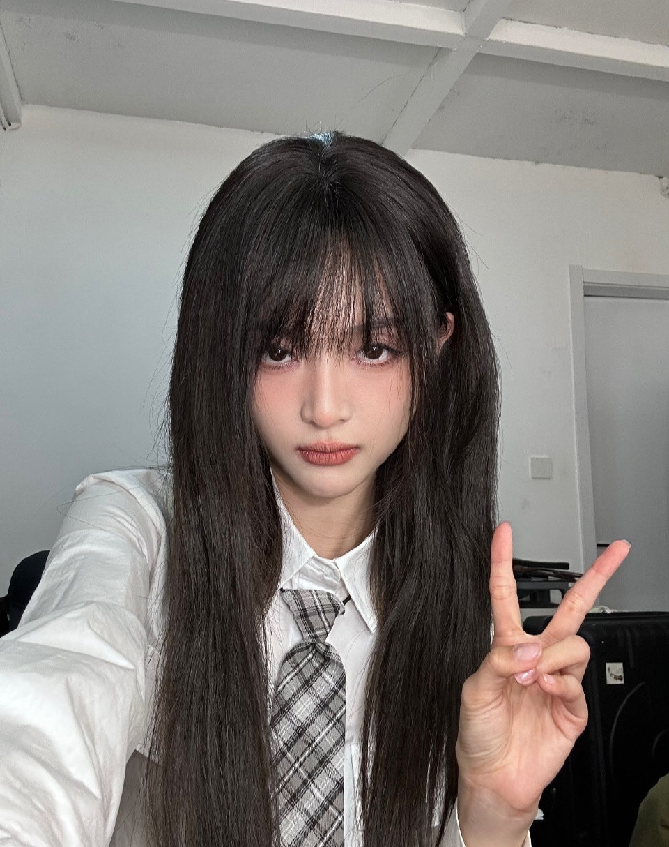 吴宣仪 wxy吴宣仪爱上另一个我 wxy吴宣仪叶星星 愿你能被很多人喜爱，满腔热