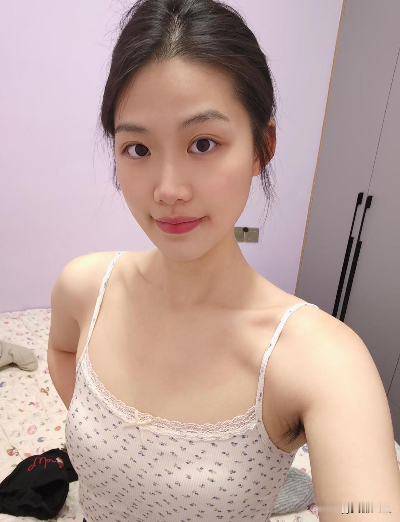 🎆
韶华长在，
明年依旧，
相与笑春风。