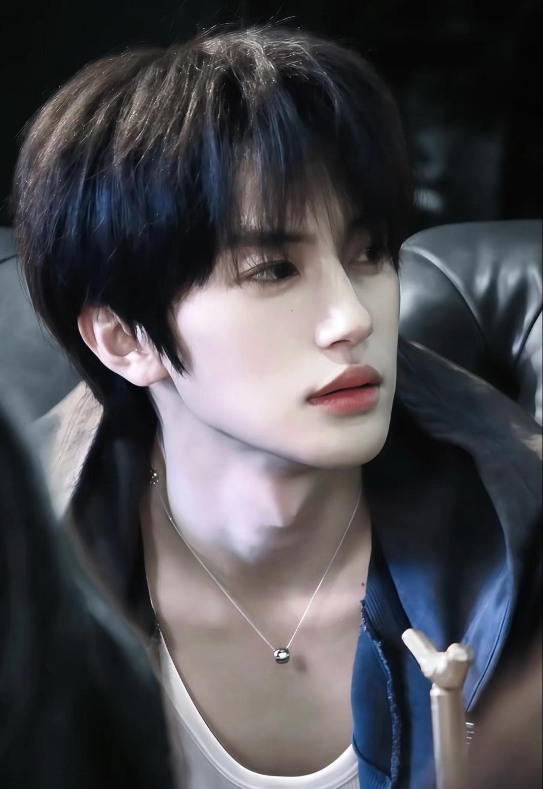 不懂在骂什么，人红真是是非多呀
脱粉粉丝曝光短剧演员张翅在还未成名时，邀请少许粉