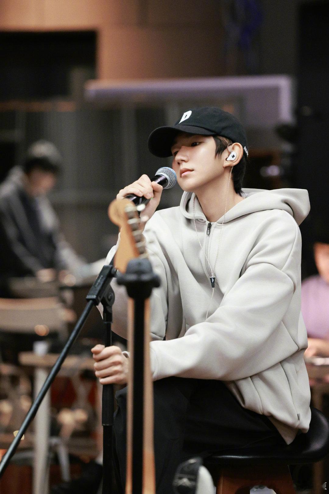 王源猜猜我跳的这是哪首歌王源排练进行时王源排练进行时，王源：猜猜这次的歌曲顺序 