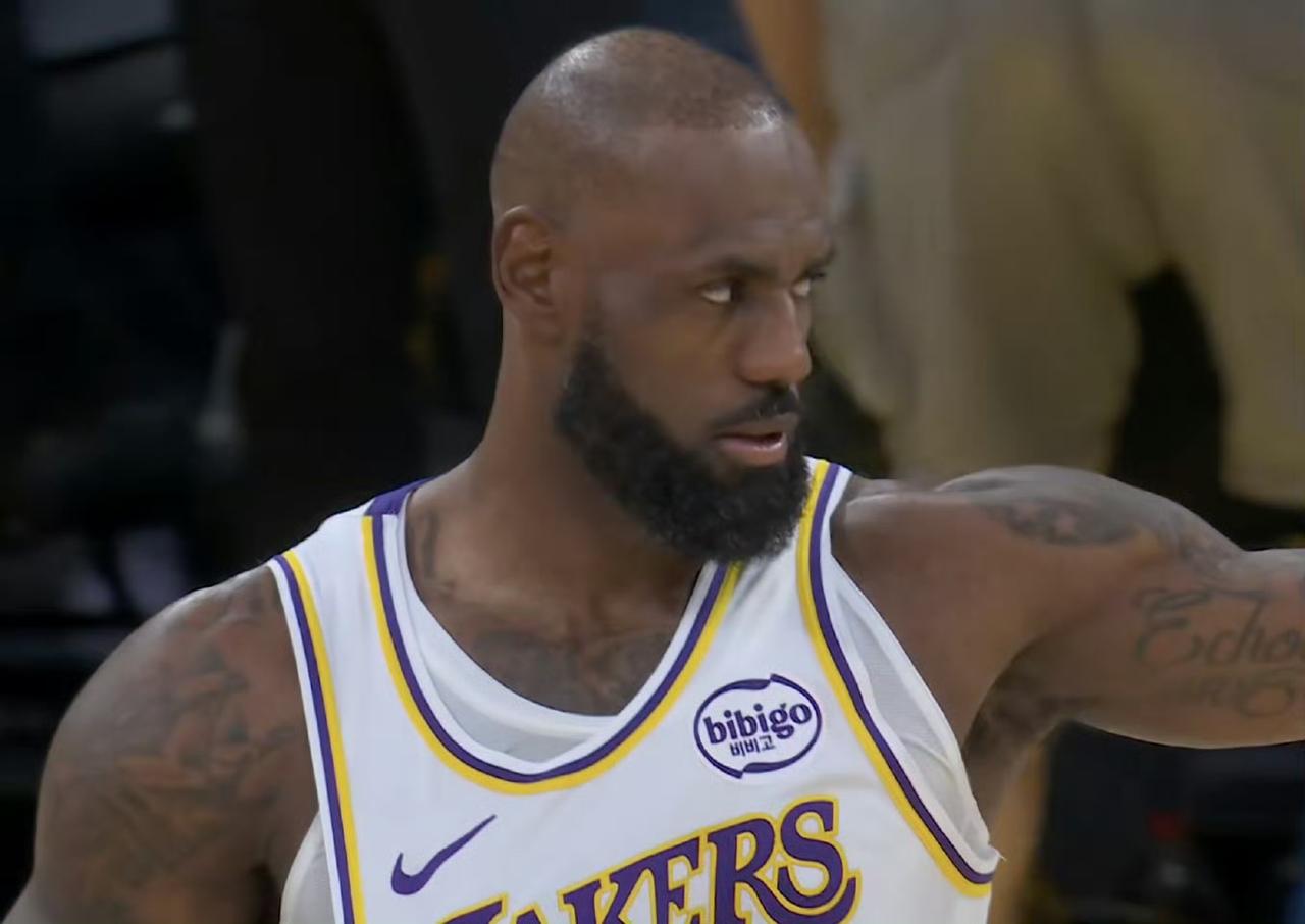 詹姆斯主动交权！

这不是衰退的信号，而是一场精心策划的“权力交接”。当41岁的