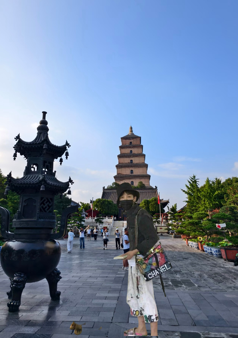 抵达，西安！有↘️一↘️↗️座↘️城↗️市↗️～我朋友圈有兵马俑，你信不信我是秦