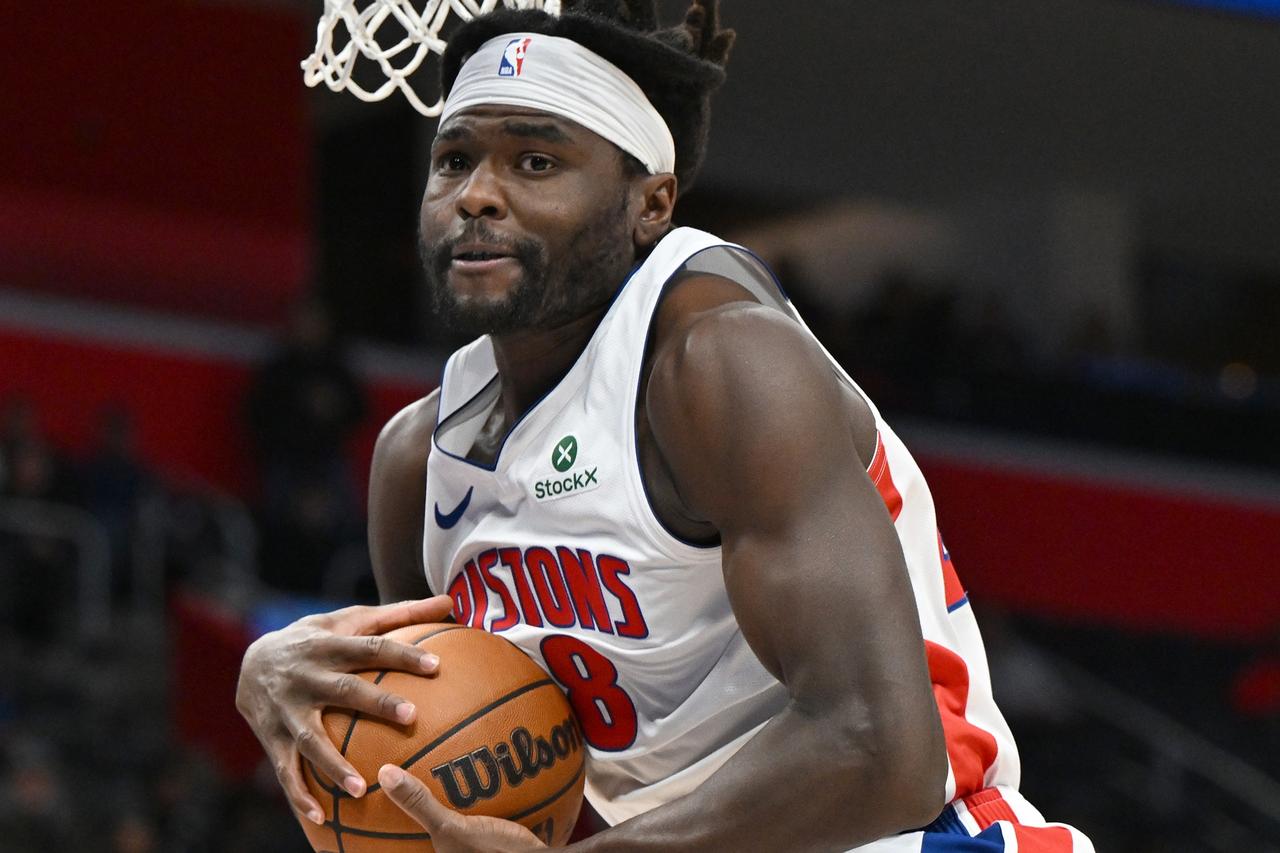 希望获得中锋斯图尔特

NBA休赛期交易市场暗流涌动，一笔牵动全联盟的史诗级多方