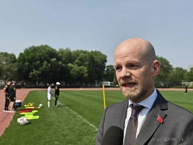 国际足联秘书长马蒂亚斯·格拉夫斯特伦到访北京。国际足联这次希望把2030年的世界