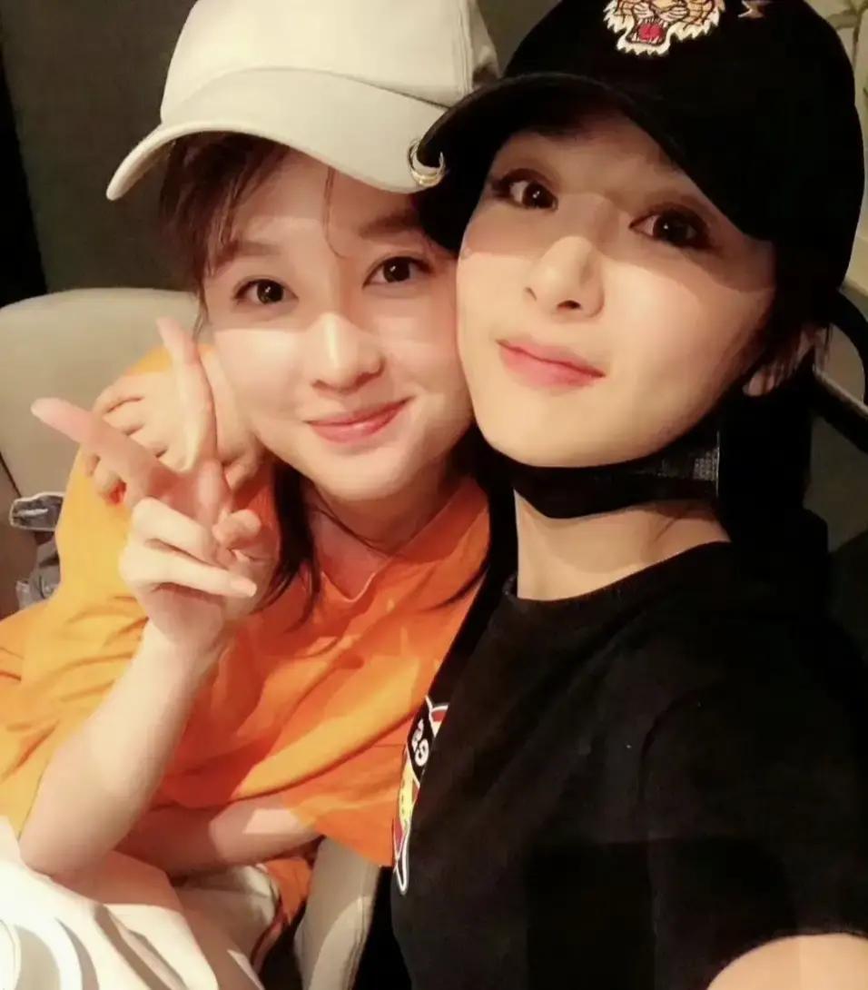 一觉睡醒
 
是不是全网都知道了。
 
今天是乔欣32岁生日，平台祝福刷屏，网友