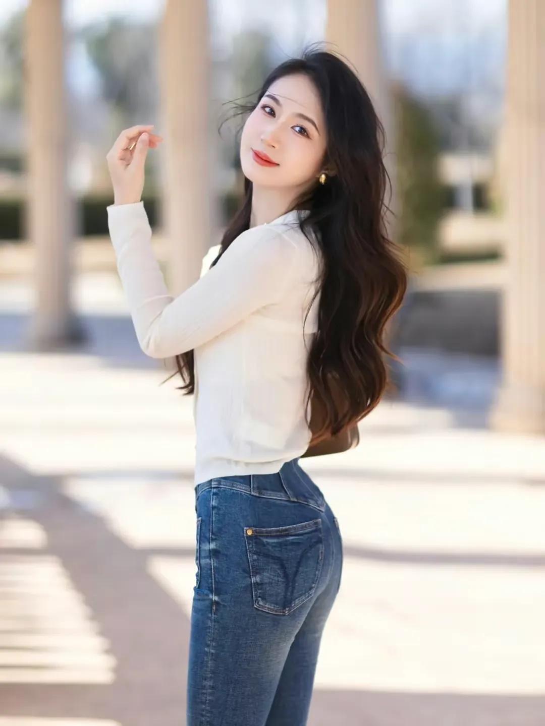 长发，牛仔裤女孩，太美了！时髦达人