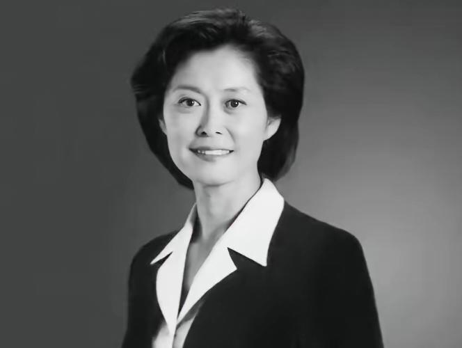 敬一丹的告别仪式今天(9月17日)上午在北京八宝山举行。
她生前的老搭档白岩松、