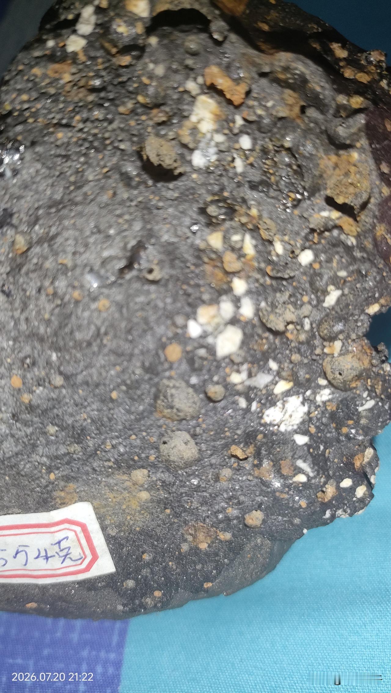陨石圈整治浪潮已然来临，在短视频公域，他们被迫隐匿，只能退至微信群私域营造声势。