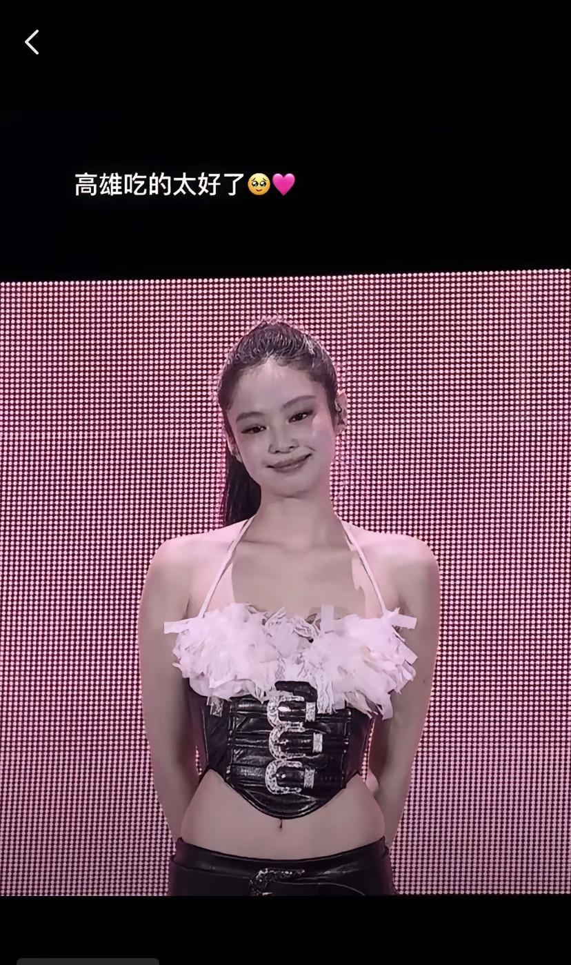 就这个贴头皮高马尾 小头小脸 直角肩 折角腰身穿 1993年的香奈儿中古服装 ​