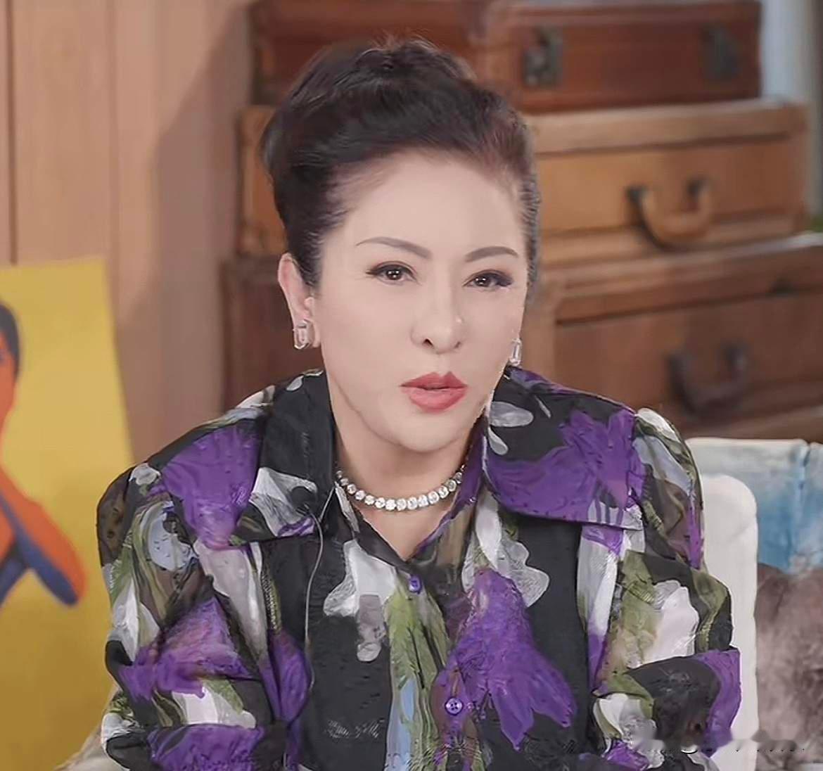 说实话

向太隔三差五的爆料别人家事

快把她
积累的这点人缘做没了。

大概碍