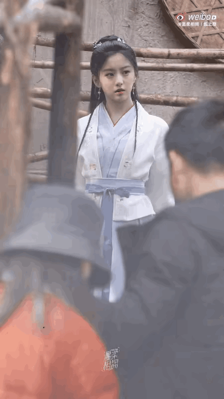 包上恩出演新黄蓉，这一笑，完蛋了。。。现在怎么看都是林志颖了。 她在《装腔启示录