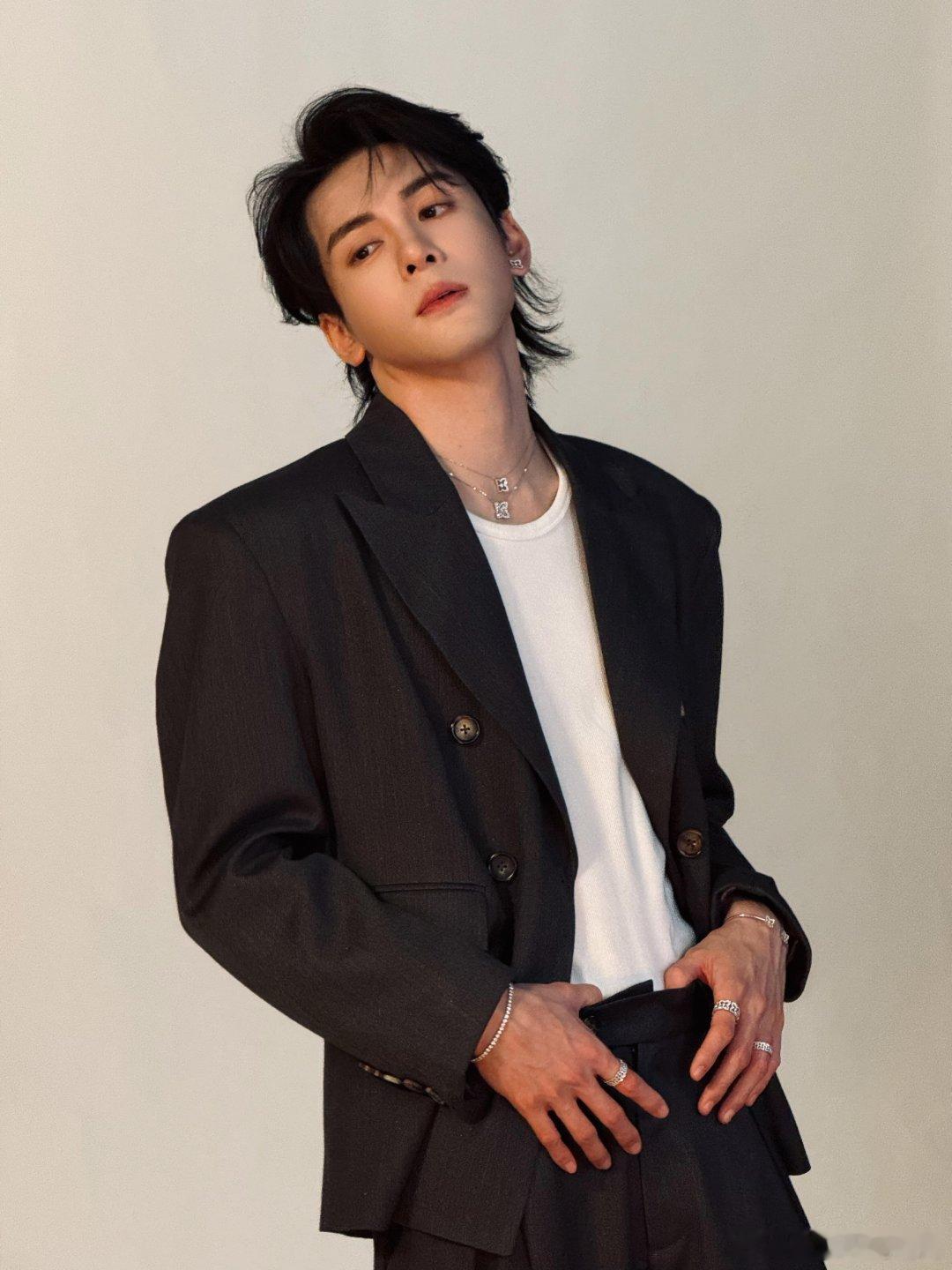 曾舜晞演绎Lotus by DE BEERS 莲花系列✨我最近发晴g到了好几个人