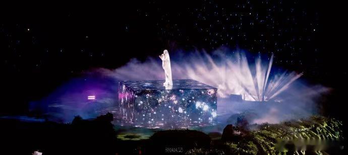 单依纯说珠玉已经进化成完全体一首歌的生命力从来不止在原唱手里，不同版本的演绎，听