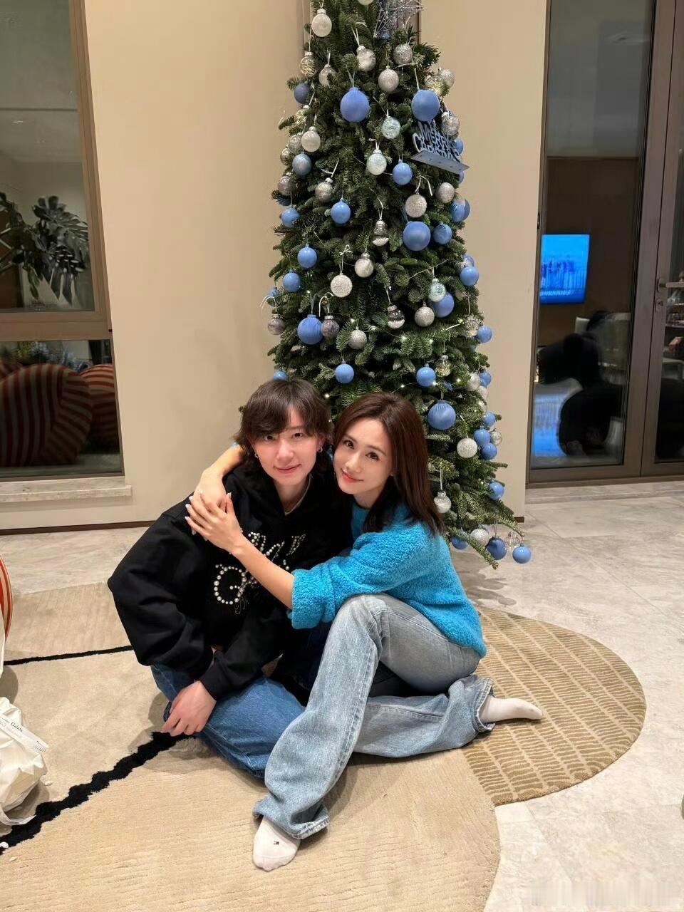 这些人就是杨子担心骗黄圣依的朋友们[微笑]陈乔恩，李期丹妮，张萌…… 
