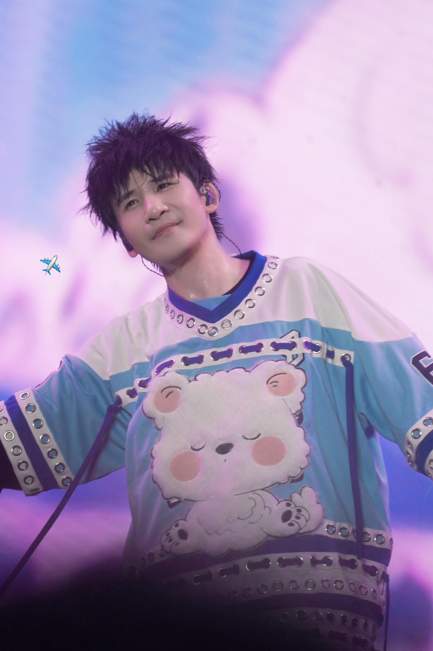  大张伟演唱会VCR后劲也太大了！他总说要给大家带来快乐，可这次却用温柔把人弄哭