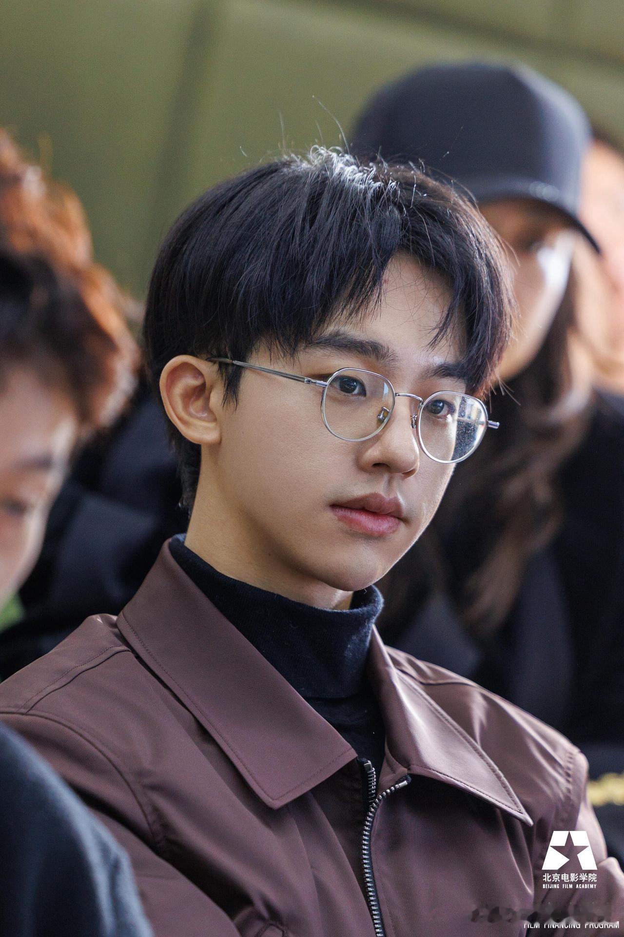 近日，职场综艺《令人心动的offer1》实习生何运晨到北京电影学院影视金融班进修