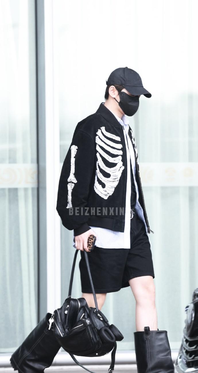 🌻邓为 

DAY11 最爱私服造型

潮人出街，气场全开！@邓为D 的私服总