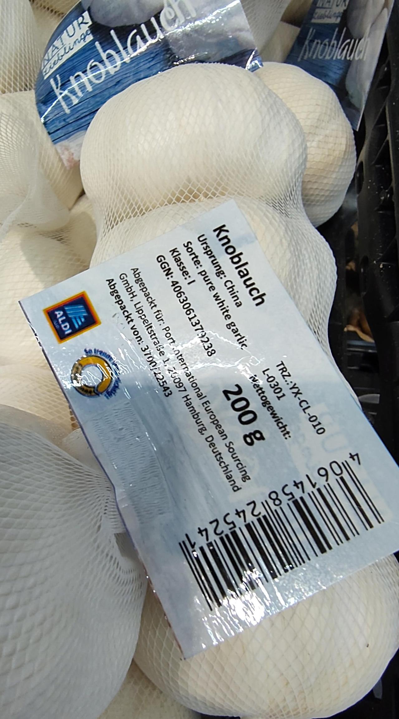 欧洲超市里的大蒜来自中国其实再正常不过了，全球八成产量都在中国，欧洲本地一年才产