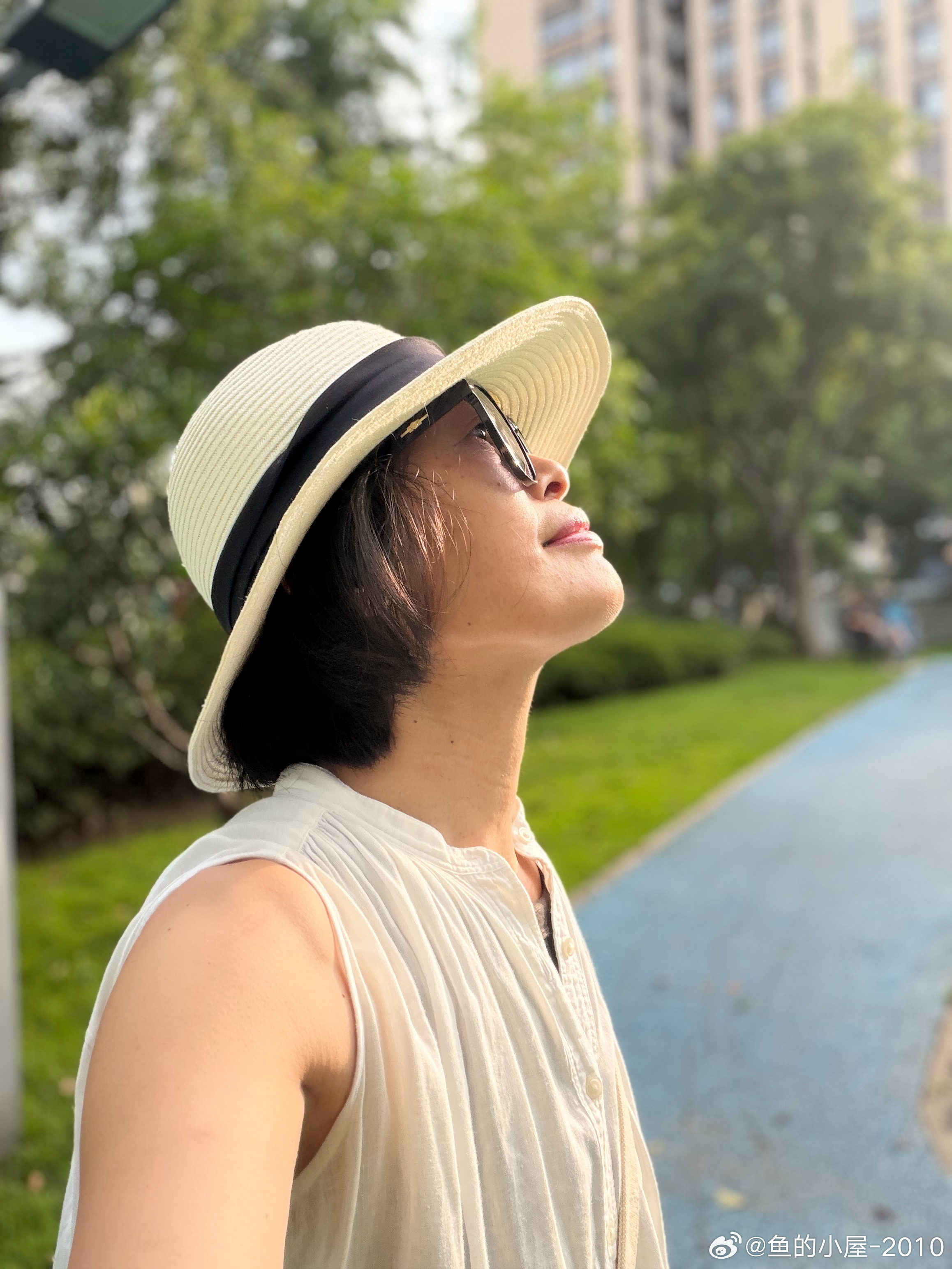 久违的阳光来一个自拍 