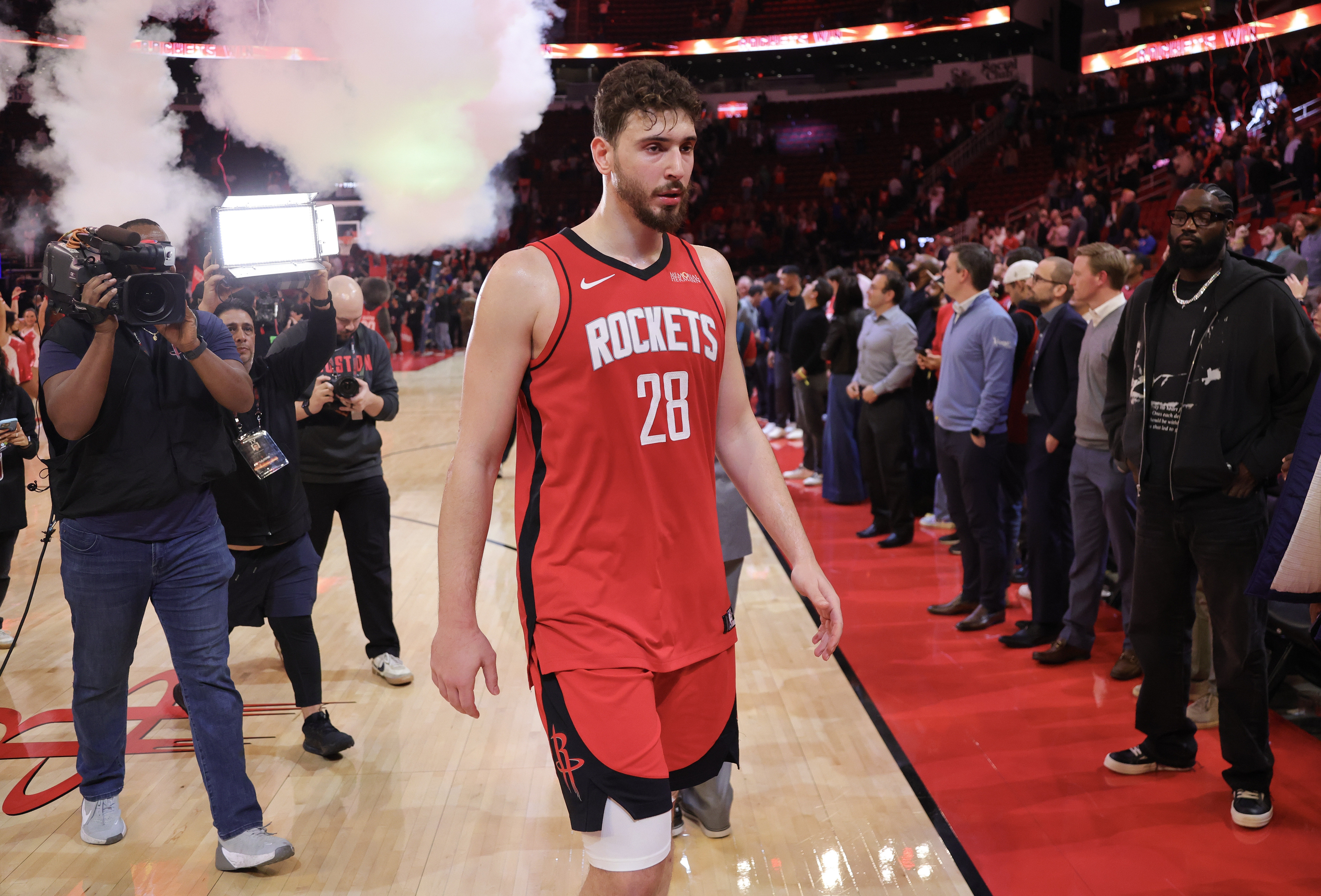 本赛季至今，申京罚球205中142，命中率为69.27%，生涯第二低，仅高于上赛