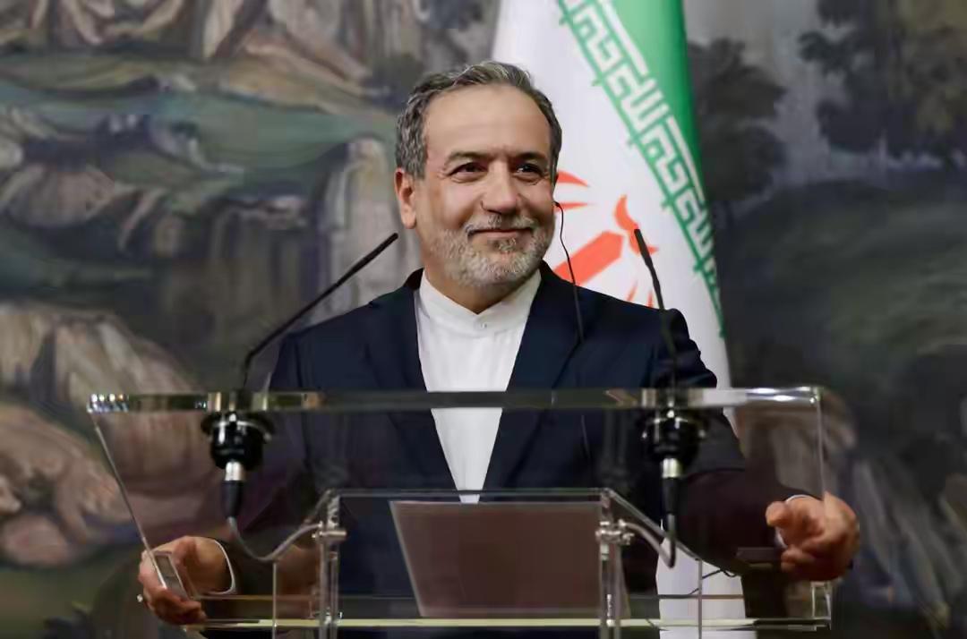 哈梅内伊遇袭身亡，美伊战局骤变，伊朗强硬反击开启
 
2月28日，美以联合空袭打