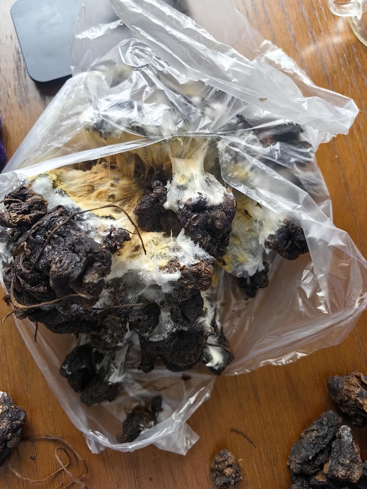 大概有一斤多[流泪][流泪][流泪]
好东西也得会保存，不然的话就真的浪费了