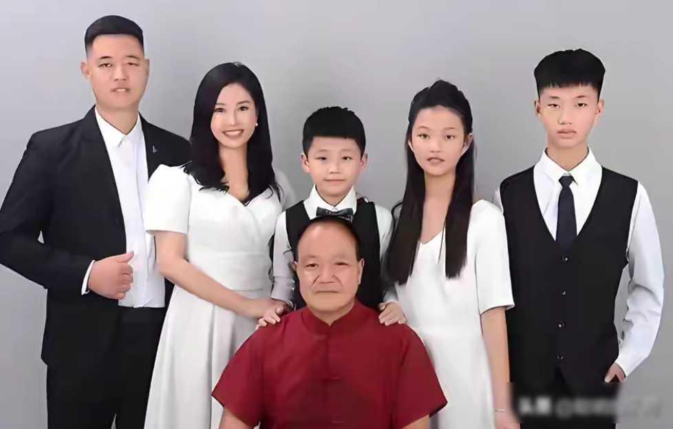 杨妞花要丈夫陪产，村里人说她矫情，可她真怕再落下病根

杨妞花今年生第三胎，头一