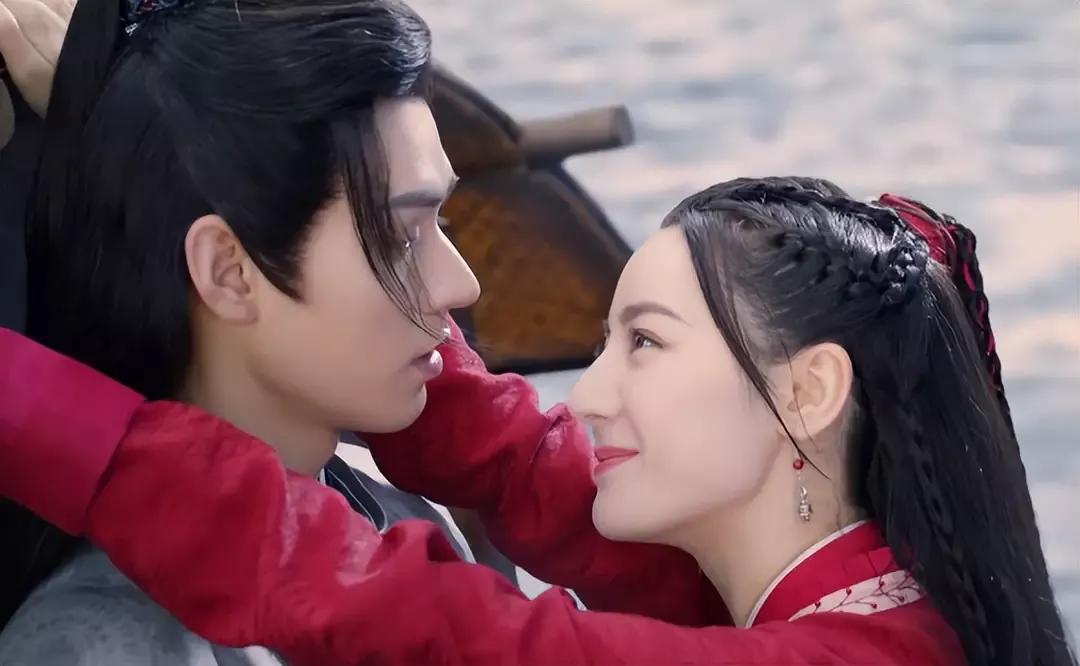 《安乐传》原著里，前期任安乐和韩烨对手戏不多，基本都是讲事业，电视剧把它魔改成玛