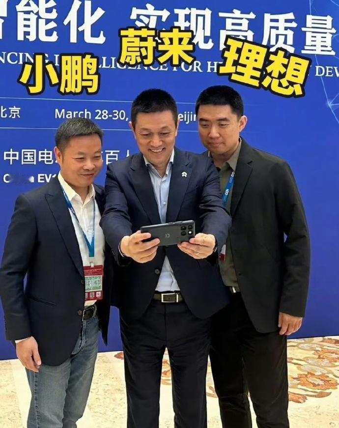 “蔚小理”11月成绩单出炉，蔚来11月交付36275辆汽车，同比增长76.3%；