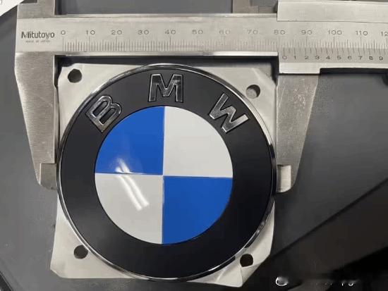 宝马所有车型下月起启用新 Logo：取消内圈镀铬，换哑光黑环去年 9 月新款 i