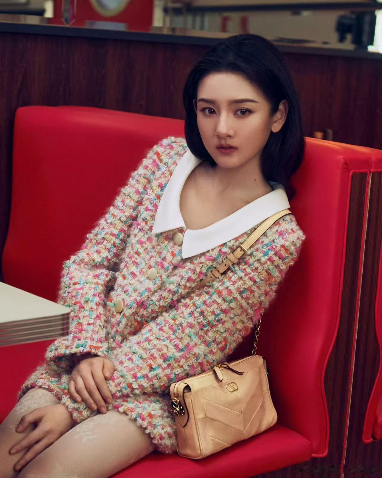 宋祖儿说新年新章宋祖儿代言华伦天奴宋祖儿代言华伦天奴，哇塞哇塞，恭喜 