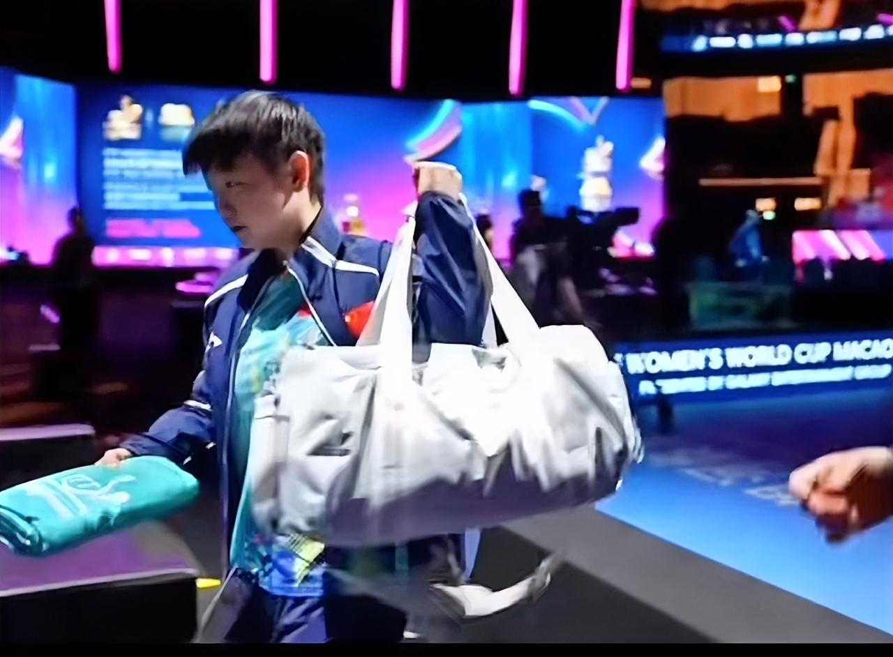 大家有没有注意到莎莎的这个细节

在关键时刻顶住压力的她

在战胜高达以后，第一