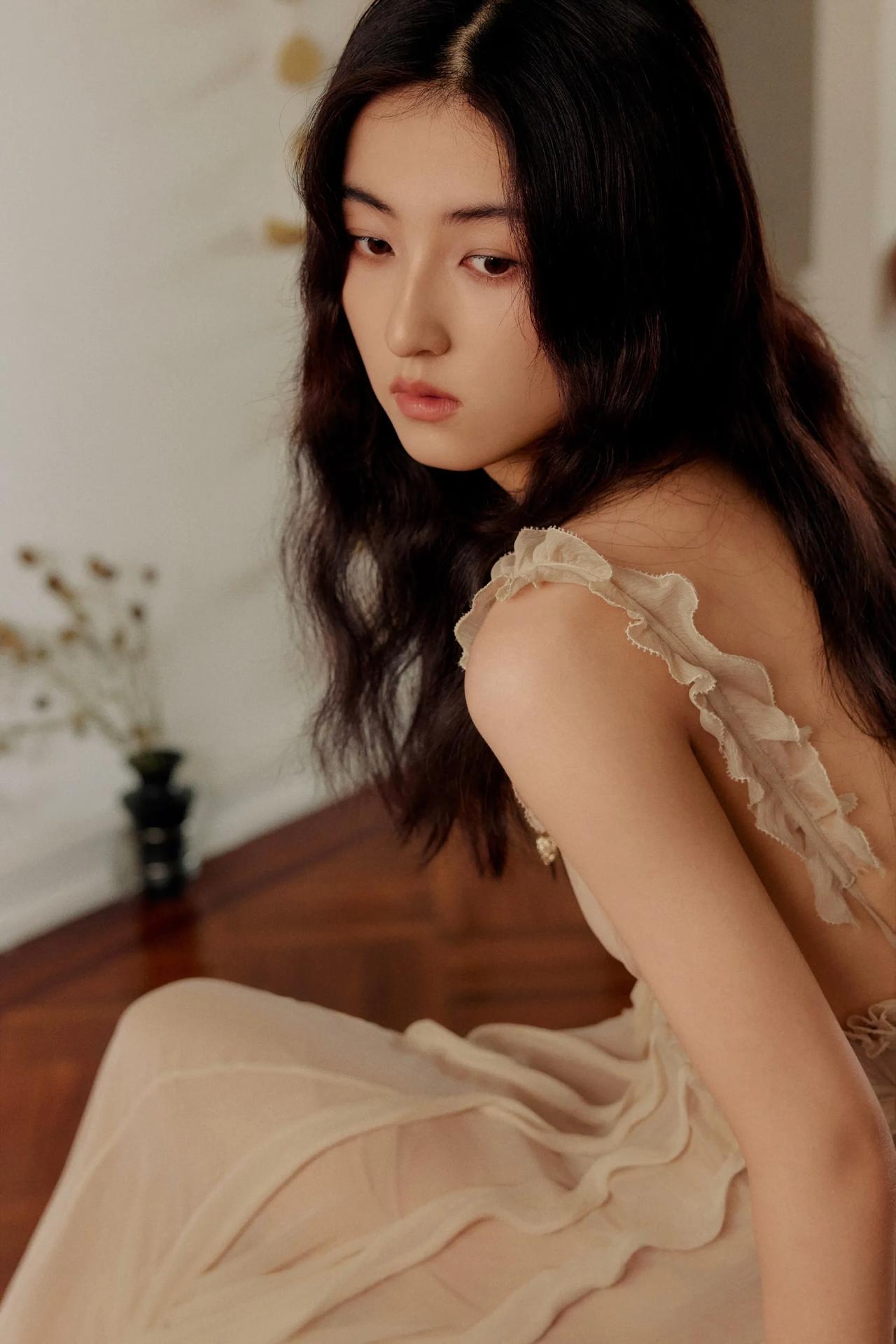 张子枫美图分享张子枫 张婧仪壁纸 张子枫演技 张子枫身高  张子枫 张子枫演技 