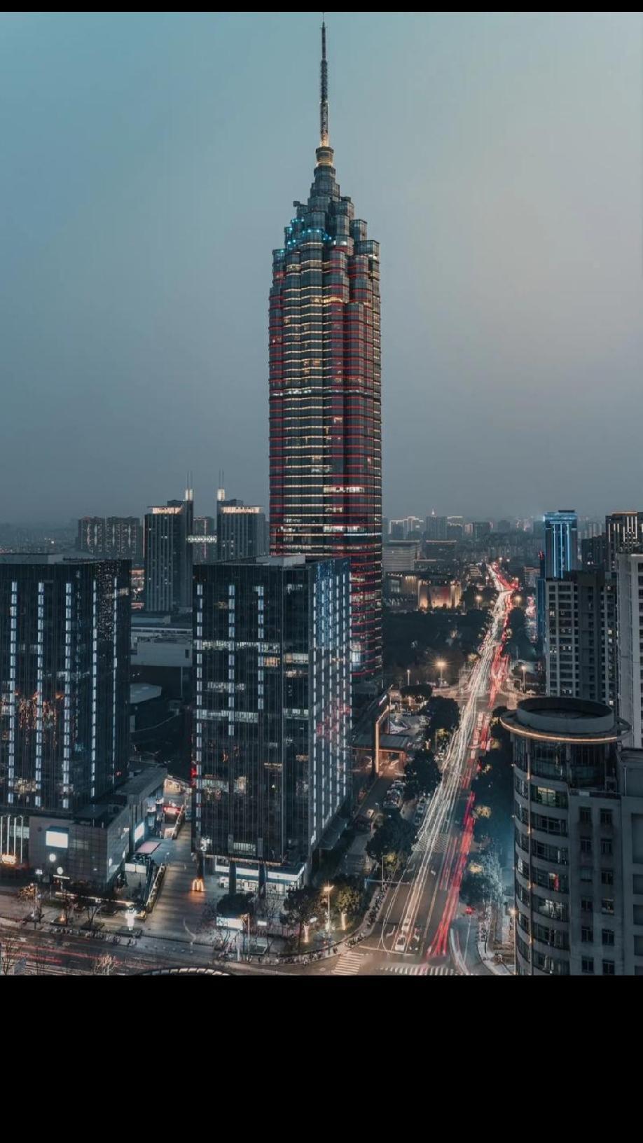 江苏次二强
        江苏今年上半年还有两个城市GDP近5000亿，全年可