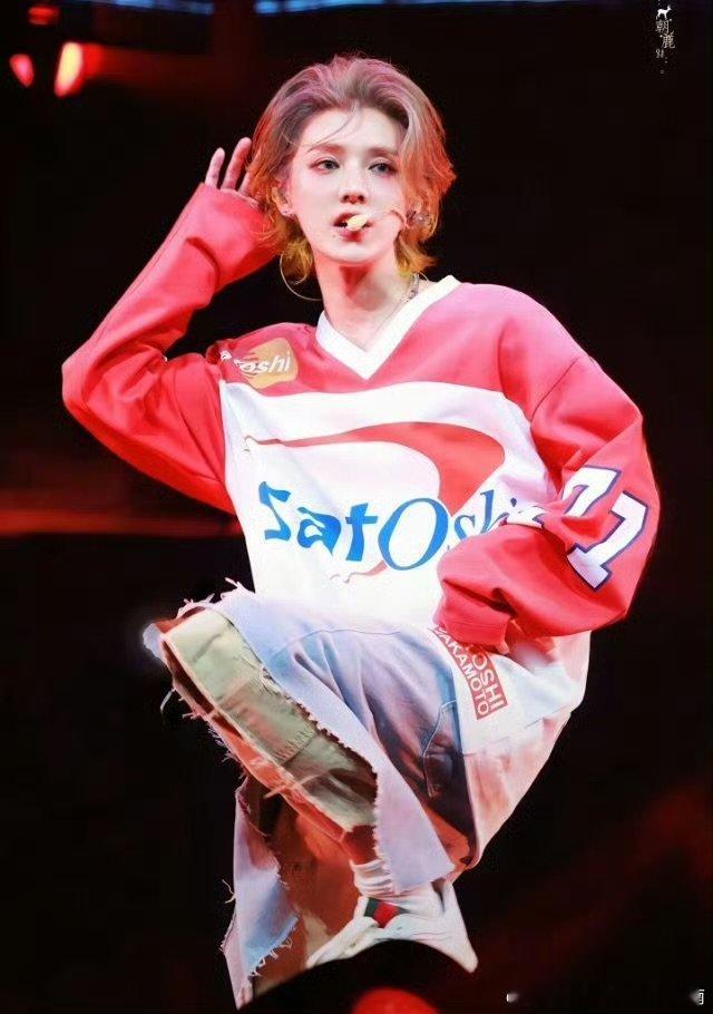 鹿晗紧致一点瘦一点鹿晗演唱会的这个阶段 鹿晗 ​​​