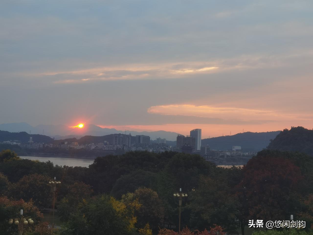秋日夕阳西下