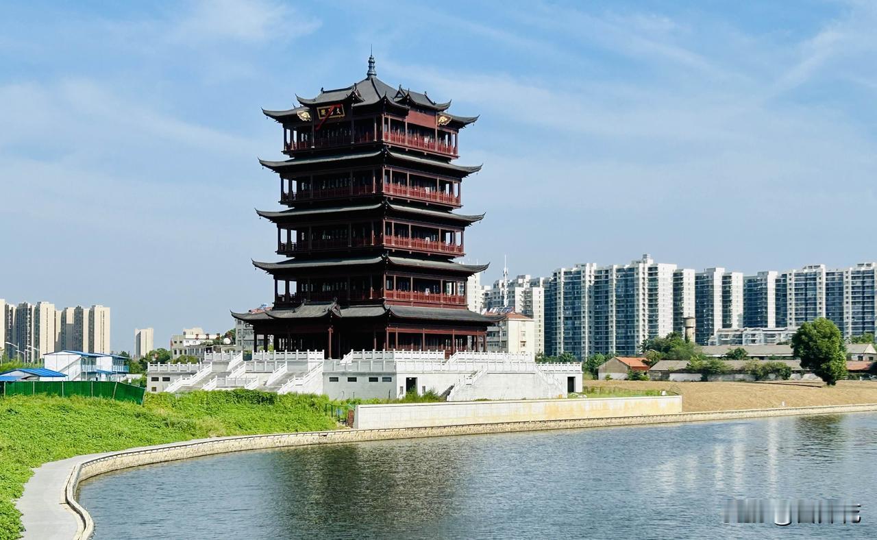 即将开放的孝感文昌阁——呈现古今碰撞的画面感（随手拍）。文昌阁作为孝感文化的一个