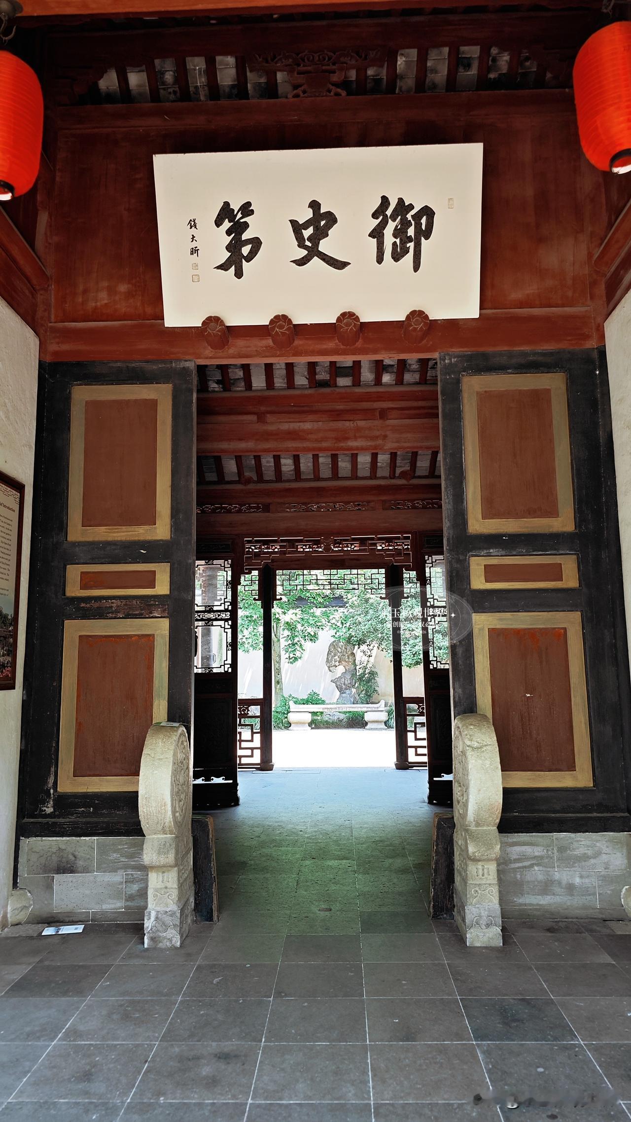 刚走进同里石皮弄，就被巷口那方古朴的石门框勾了魂。要不是跟着本地大爷指路，差点就