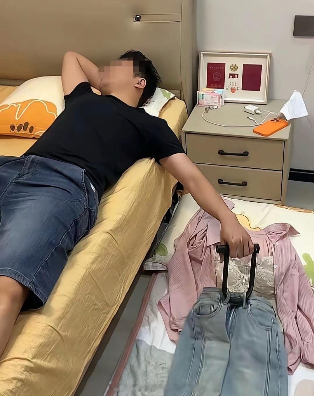 我很好奇，她究竟是怎么挣脱的 