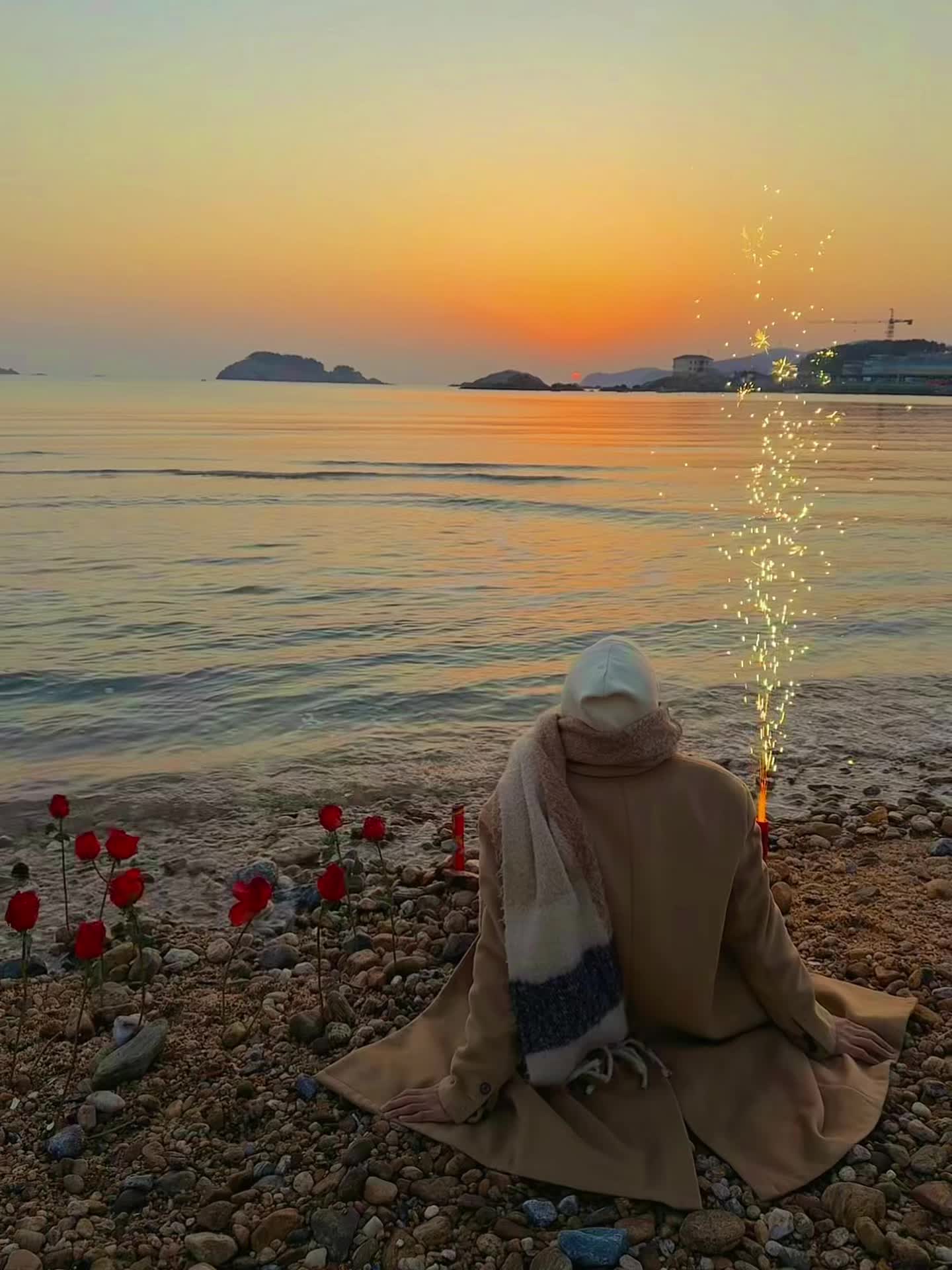 威海1.1实况｜一起来看2025的第一场日出吧🌅 六点半抵达了半月湾...