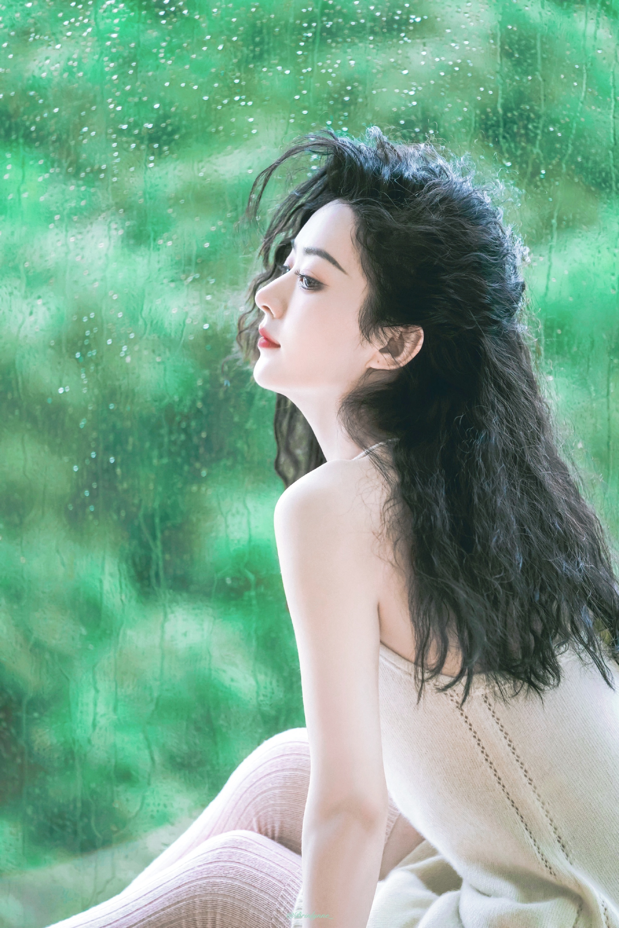 谢娜曾曝赵丽颖一年只休息3天 zly赵丽颖对接回应身体状况 “北纬的思念被季风吹