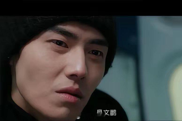 《白夜破晓》关宏峰对弟弟说以后他就不能替自己去队里了，关宏宇问为什么，关宏峰说以