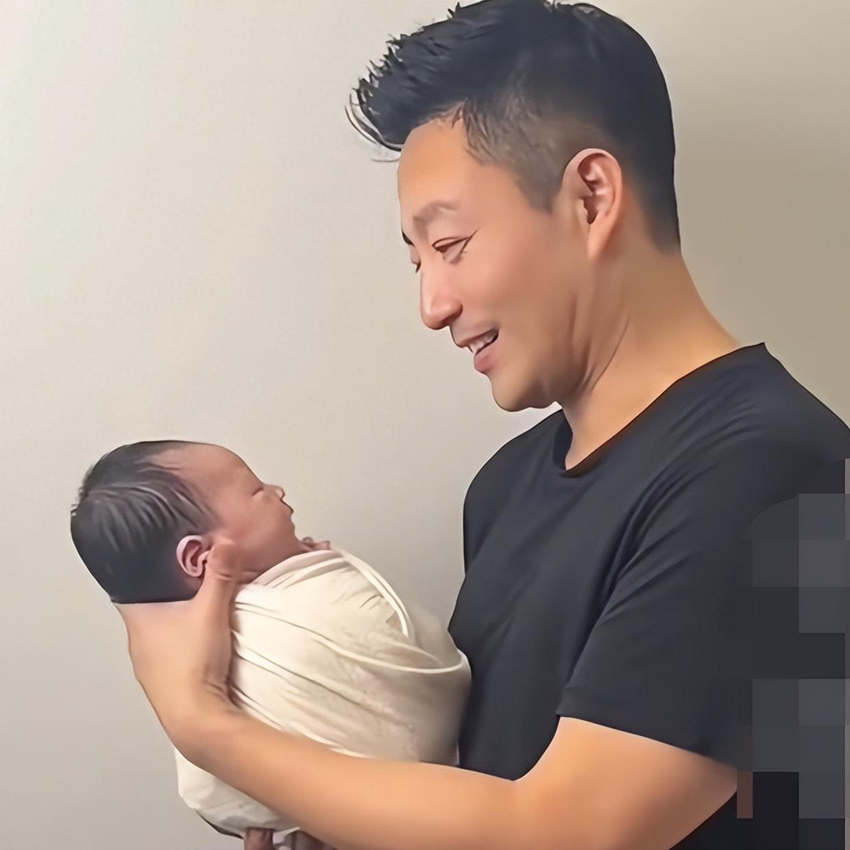 汪小菲月子中心开直播，一口气怼完所有八卦！

3月20号汪小菲直接把直播间搬进月