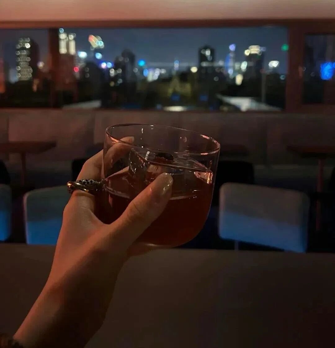 𝖊𝖓𝖏𝖔𝖞 𝖑𝖎𝖋𝖊 🍮香烟不解人间苦，烈酒难消世间愁，往前