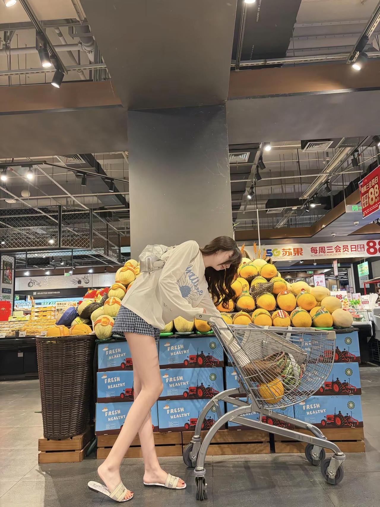 总是卡点的那个实习生伯德小姐 职场穿搭