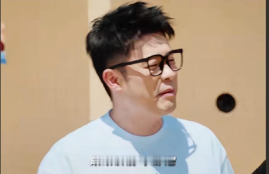 马頔回五哈，被陈赫老舅他们一顿“洗刷”

陈赫：那边浪漫吗？
马頔：谨言慎行啊，