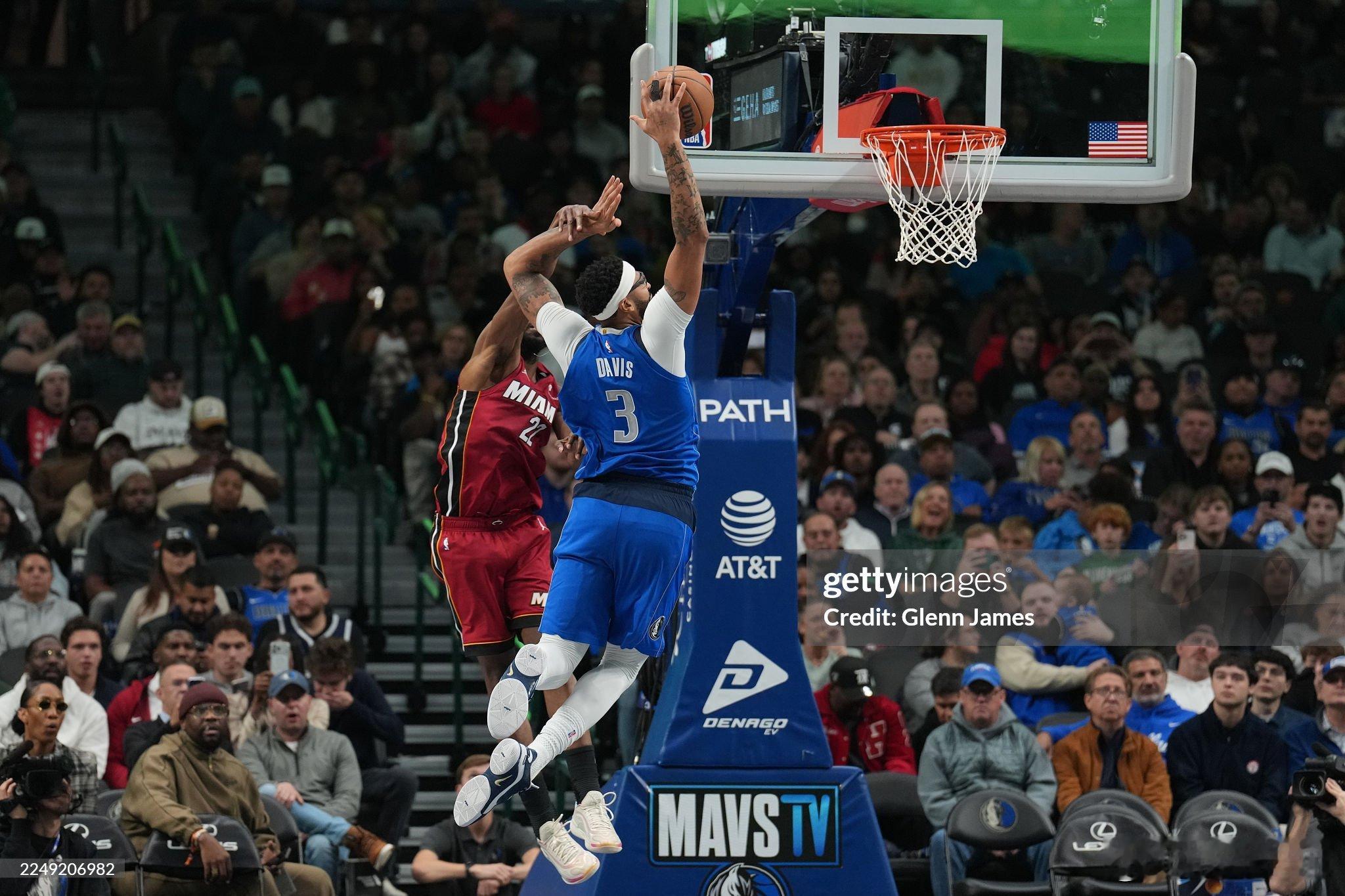 MFFL 今天戴维斯得到17分17篮板4助攻1抢断3盖帽，投篮17投7中，三分4